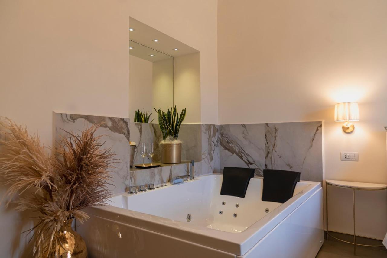 King Suite Spa Bath