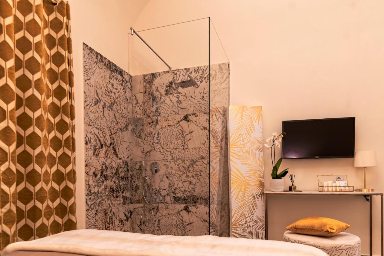 King Suite Spa Bath