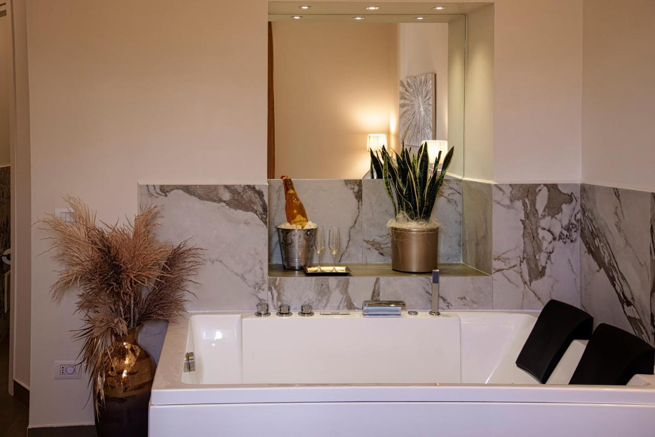 King Suite Spa Bath